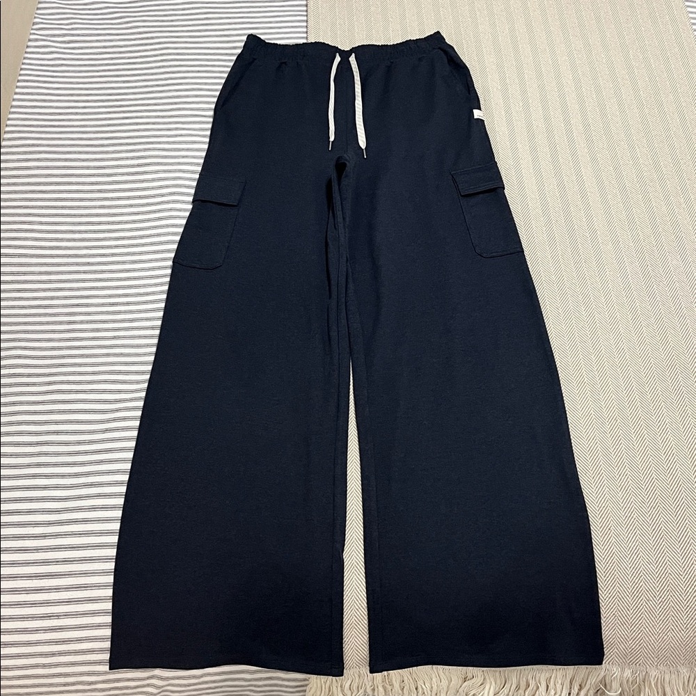 Vuori Halo Essential Cargo Wideleg Pants Midnight Heather Blue Small - Picture 5 of 16